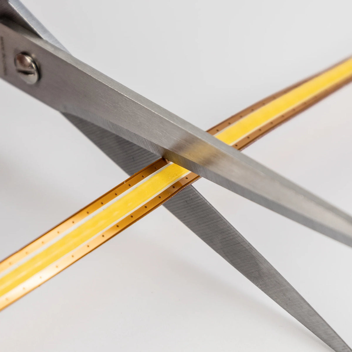 Cutting Polar X free-cut LED strip light to length
